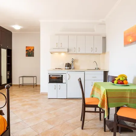 Dilina Aparthotel 3*