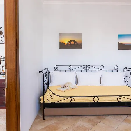 Dilina Aparthotel 3*